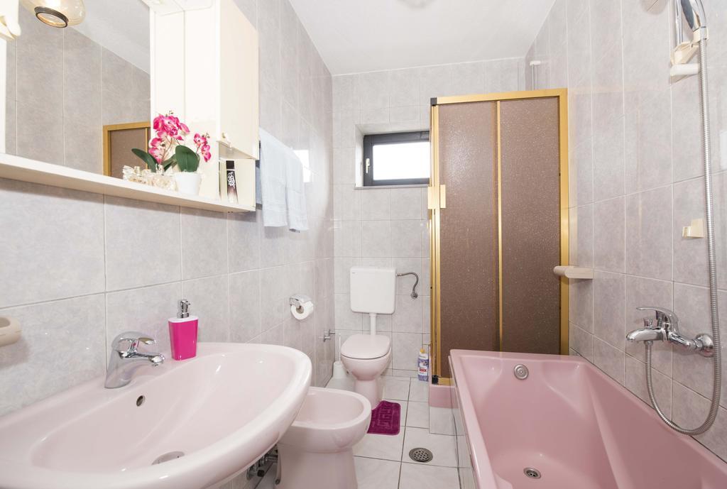 Apartment Kurbasa Kastela Luaran gambar